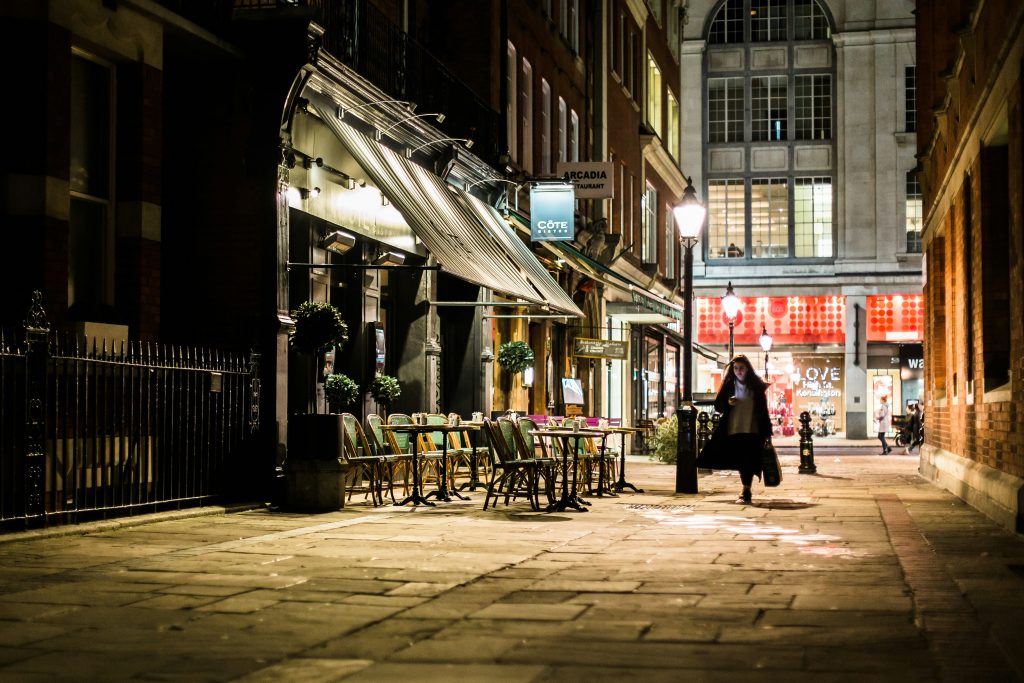 quiet high street - Why is UK consumer confidence low?