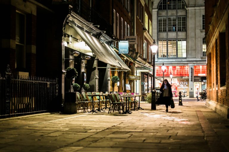 quiet high street - Why is UK consumer confidence low?