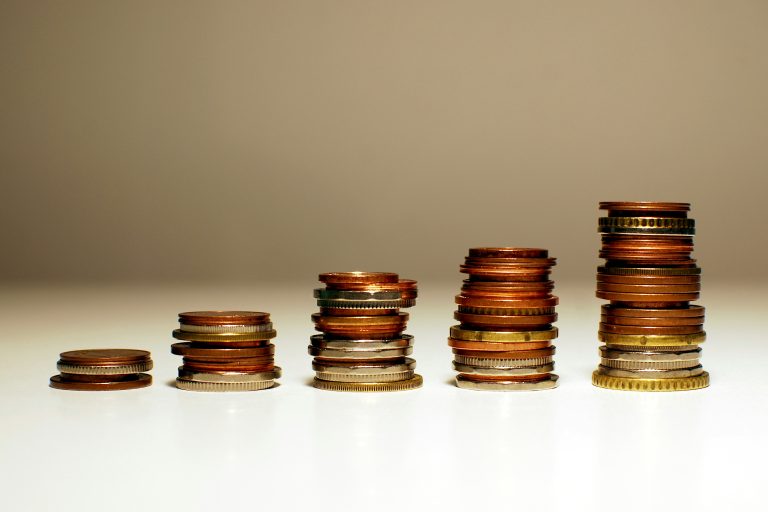 How does consumer confidence change across the year?